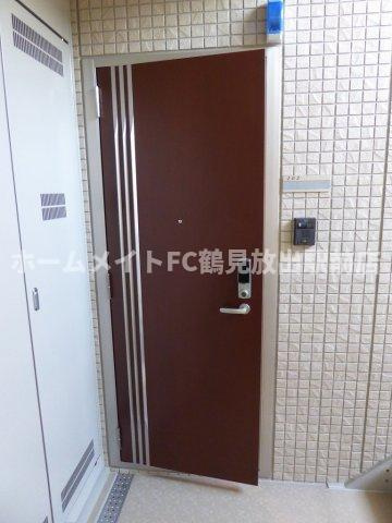 大阪市城東区諏訪１丁目のアパートの玄関