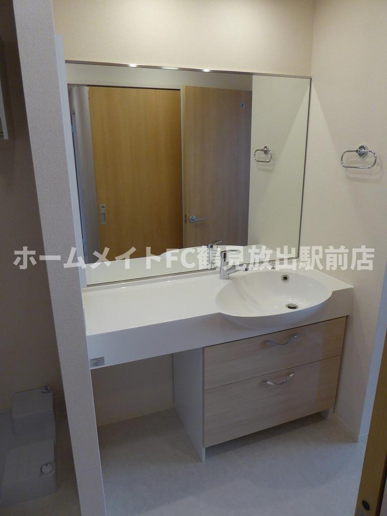 大阪市城東区諏訪１丁目のアパートの洗面所