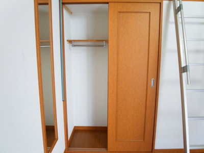 【収納】 | レオパレスレアル | 姿見設置　お出かけ前の確認に♪