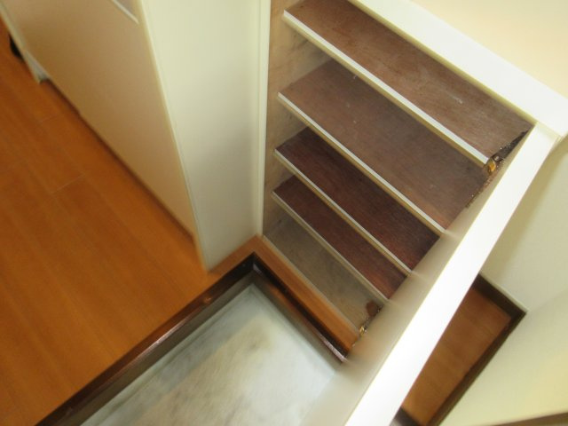 シティハイム向台の玄関