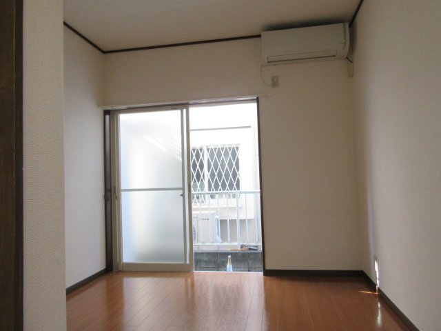 シティハイム向台の洋室