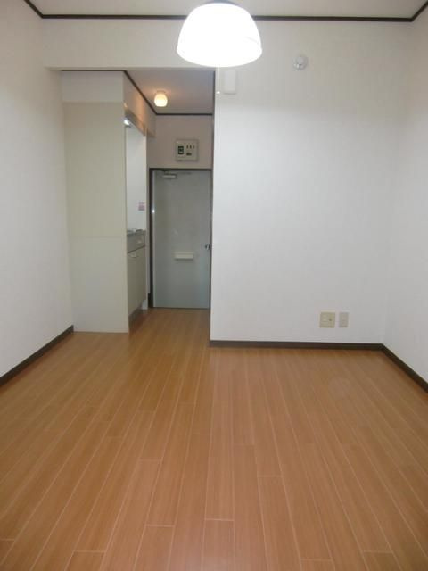 シティハイム向台の洋室