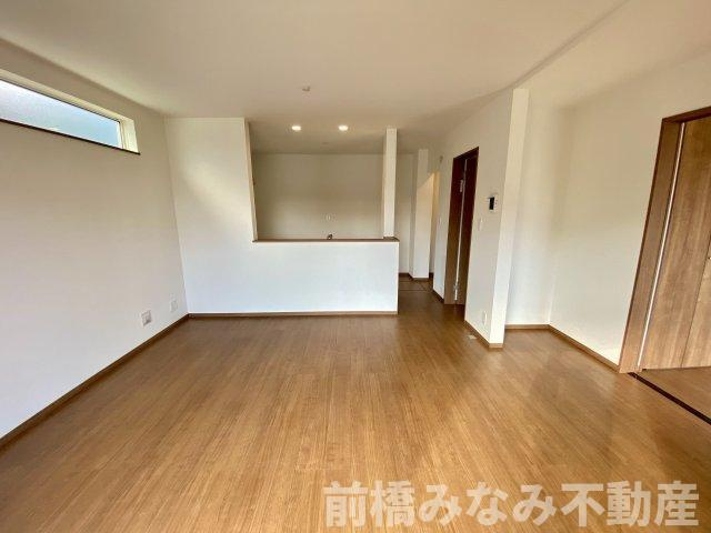 前橋市南町2丁目　限定1棟　ハートフルタウン　新築建売の居間・リビング|ゆったり過ごせるリビングです