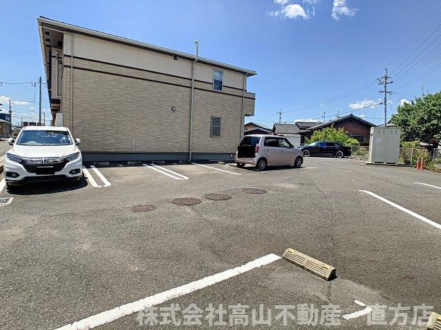 ロスマリーノの駐車場