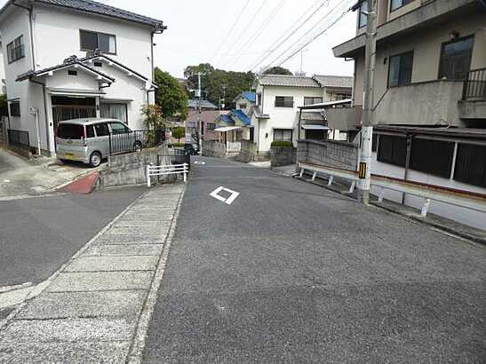 【前面道路含む現地写真】