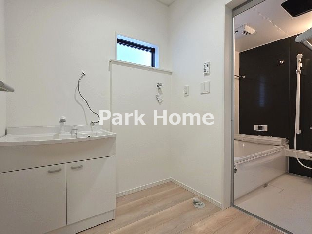 高知市旭天神町 第1-2号棟　新築戸建ての脱衣所|＊洗面鏡付きます