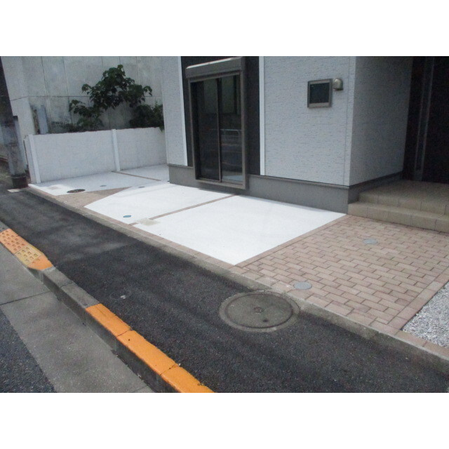 天神町２丁目貸家の駐車場