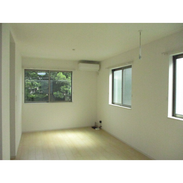 天神町２丁目貸家の居間・リビング