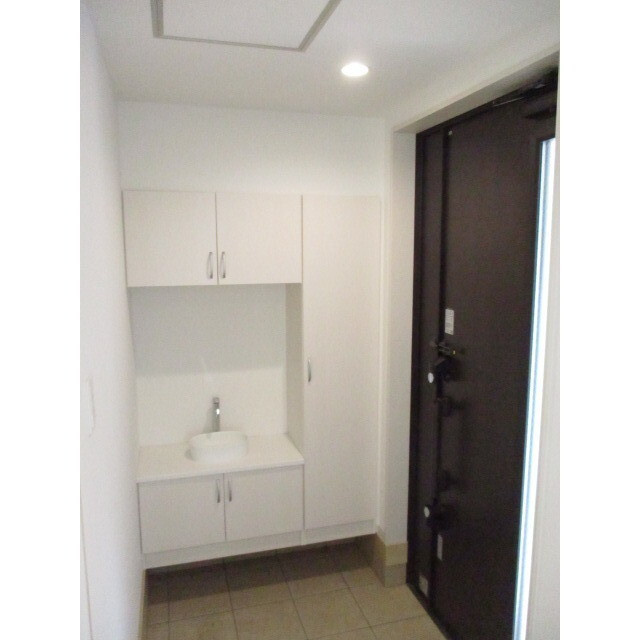 天神町２丁目貸家の玄関