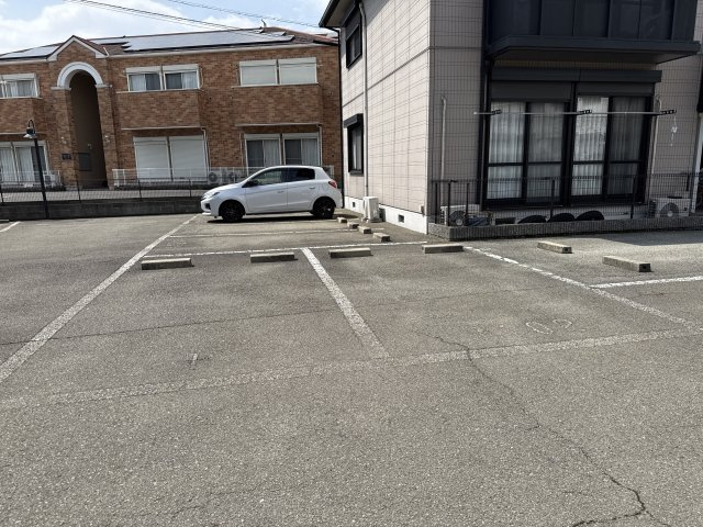 ディアス柿の木 A棟の駐車場