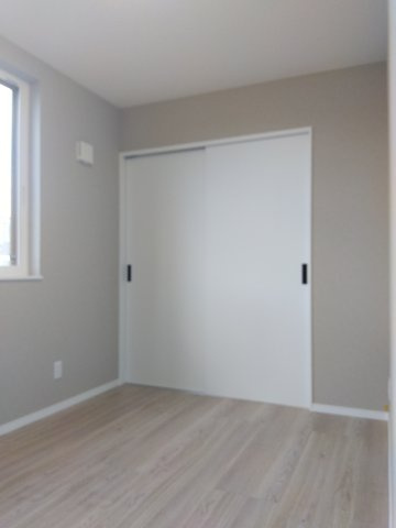 【建売】三沢市南町の洋室|洋室5.00帖。テレワーク用やセカンドルーム、ゲストルームとしてもおすすめ♪