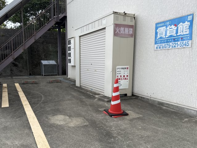 パレトロワの駐車場