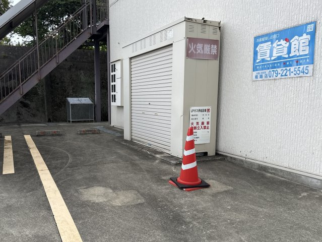 パレトロワの駐車場