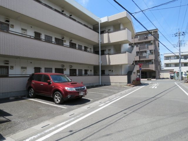 関谷マンションの駐車場