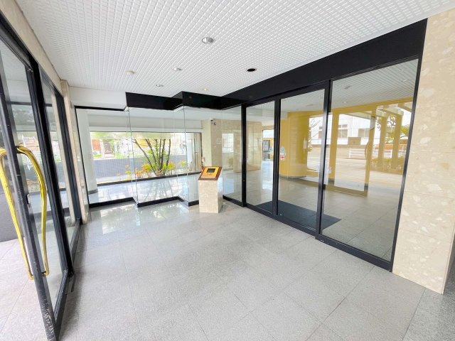 サングレート箱崎公園東のエントランス