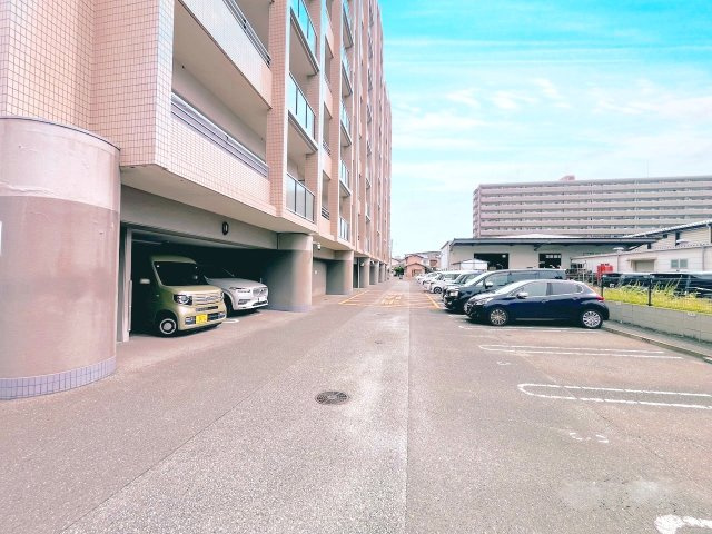 サングレート箱崎公園東の駐車場