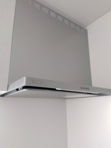 【建売】三沢市南町のキッチン|スタイリッシュでお手入れ簡単！フラット構造。LED照明付き。