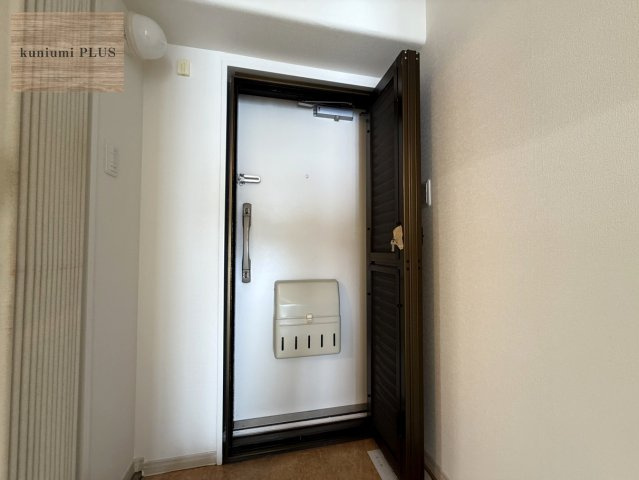 ネオコーポ鶴見緑地の玄関