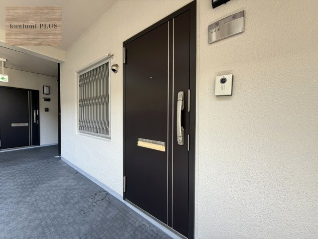 ネオコーポ鶴見緑地の玄関