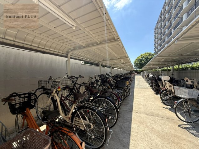 ネオコーポ鶴見緑地の駐輪場