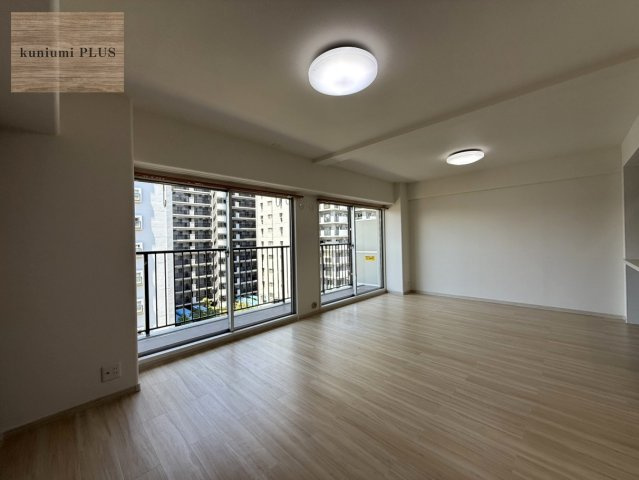 ネオコーポ鶴見緑地の居間・リビング