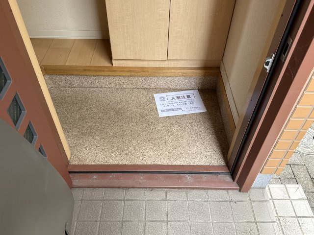 ファミール伊伝居の玄関