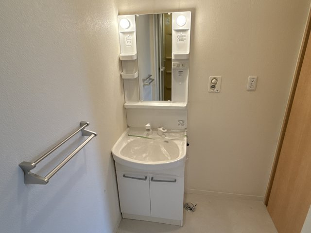 ファミール伊伝居の洗面所
