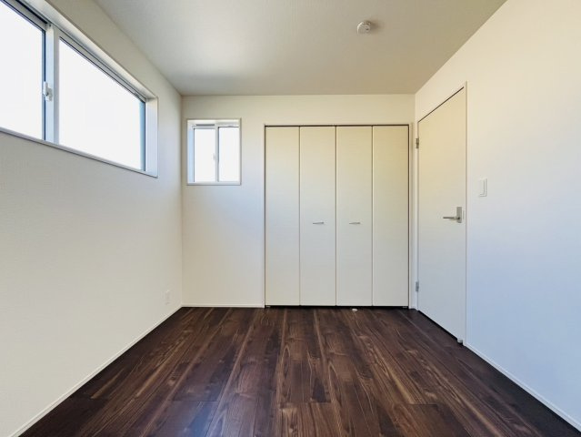 東海市富木島町伏見3丁目15-16『仲介手数料無料』新築戸建ての洋室