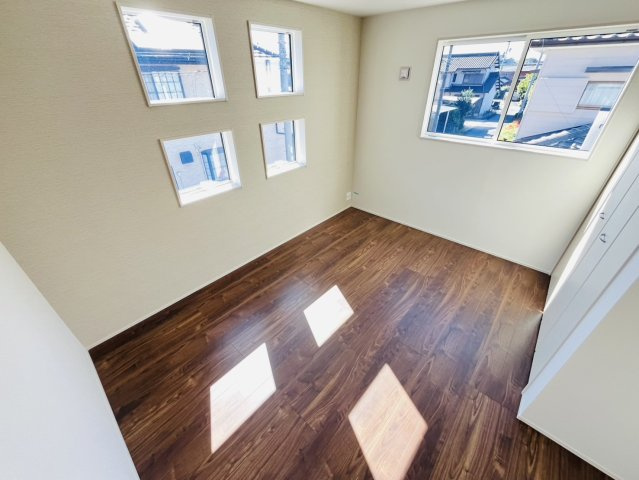 東海市富木島町伏見3丁目15-16『仲介手数料無料』新築戸建ての洋室