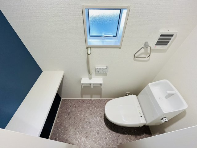 東海市富木島町伏見3丁目15-16『仲介手数料無料』新築戸建てのトイレ