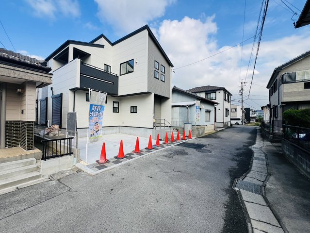 東海市富木島町伏見3丁目15-16『仲介手数料無料』新築戸建ての前面道路含む現地写真