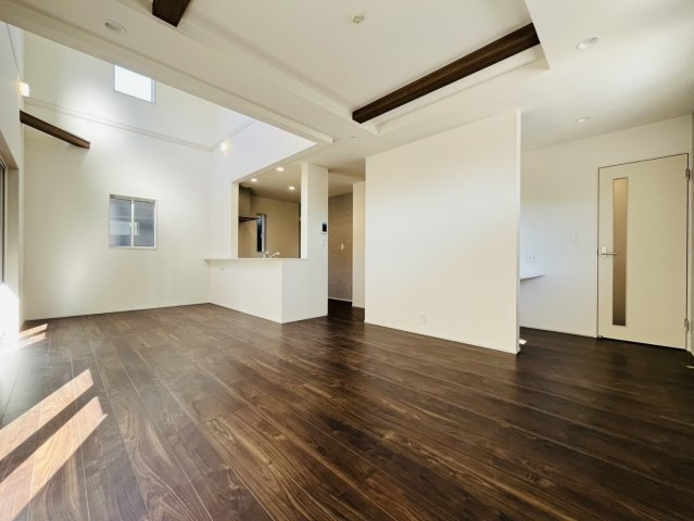 東海市富木島町伏見3丁目15-16『仲介手数料無料』新築戸建ての居間・リビング