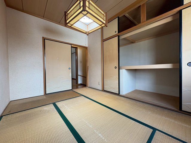 点野5丁目　中古一戸建ての子供部屋|和室6.0帖　押入
■物件内覧・資金計画相談・住宅ローン相談、リフォーム相談、お問合せ受付中■
※当日・翌日のご内覧、ご相談はお電話でのお問合せがスムーズです！