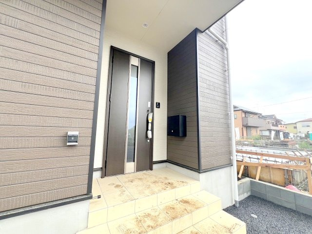 武蔵村山市中原4丁目新築戸建て　全9棟の玄関