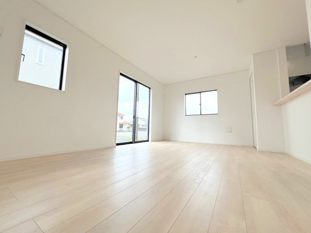 武蔵村山市中原4丁目新築戸建て　全9棟の居間・リビング