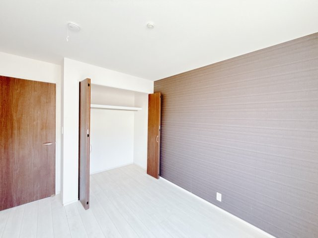 【中古戸建】伊勢崎市八坂町の洋室|■2階洋室｜子供部屋のメリットは「自立心を養うことができる」「自分で整理整頓できるようになる」そして、お子様が成長した際には「プライバシーを確保できる」といい事だらけ♪