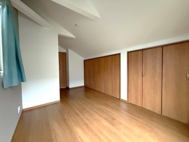 太秦中筋町の洋室