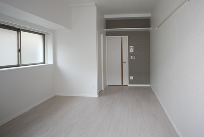 【居間・リビング】 | エンクレスト祇園 | こちらのリビングで趣味の時間をお楽しみください