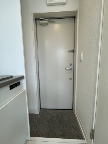 アズール東長崎の玄関