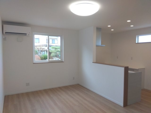 【新築建売住宅】八戸市根城２丁目の居間・リビング|LDK14.12帖、エアコン・LED照明付き