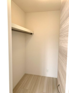 【その他】 | D-residence西町 | 洋室7帖のウォークインクローゼット