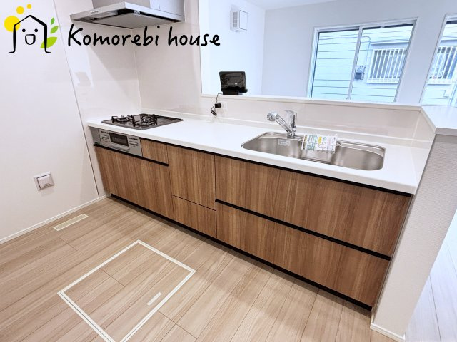 さいたま市西区三橋　第1期　新築一戸建て　リナージュ　01のキッチン|広々したキッチンは背面にお好みの棚を置けます