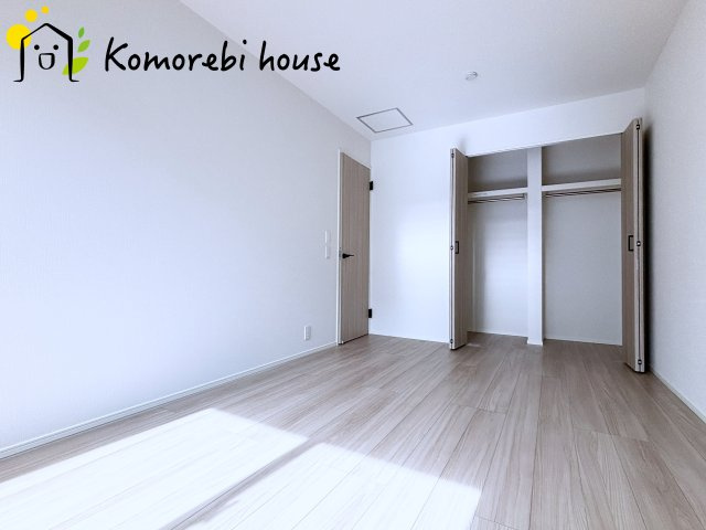 さいたま市西区三橋　第1期　新築一戸建て　リナージュ　01の寝室|大きなクローゼットがあるので収納もバッチリなお部屋です