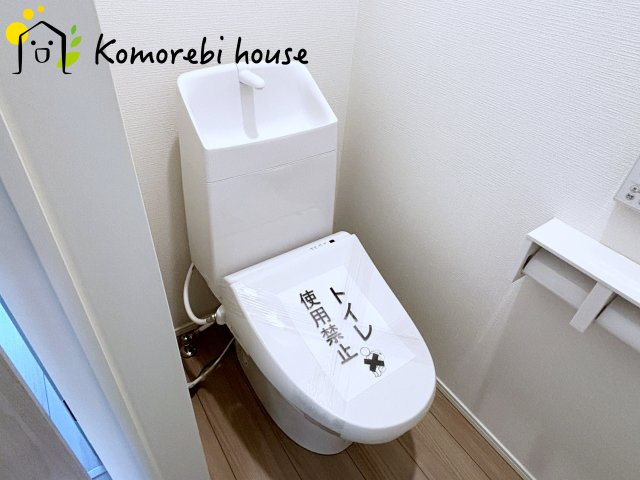 さいたま市西区三橋　第1期　新築一戸建て　リナージュ　01のトイレ|2階のトイレです