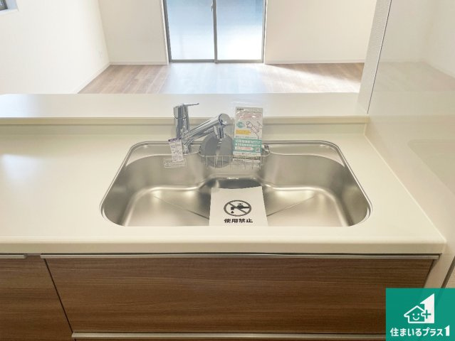 枚方市渚栄町　第4期　新築一戸建ての設備|蛇口の先端に浄水器を内蔵しています！原水と浄水、お湯と冷水、シャワーの切替えがワンタッチなので用途によって使い分けられます。