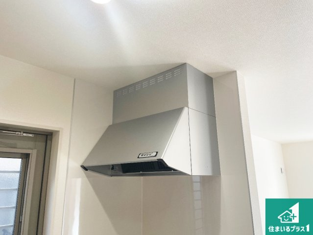 枚方市渚栄町　第4期　新築一戸建ての設備|汚れにくいスロットフィルタでお手入れラクラク！ＬＥＤ照明付き！