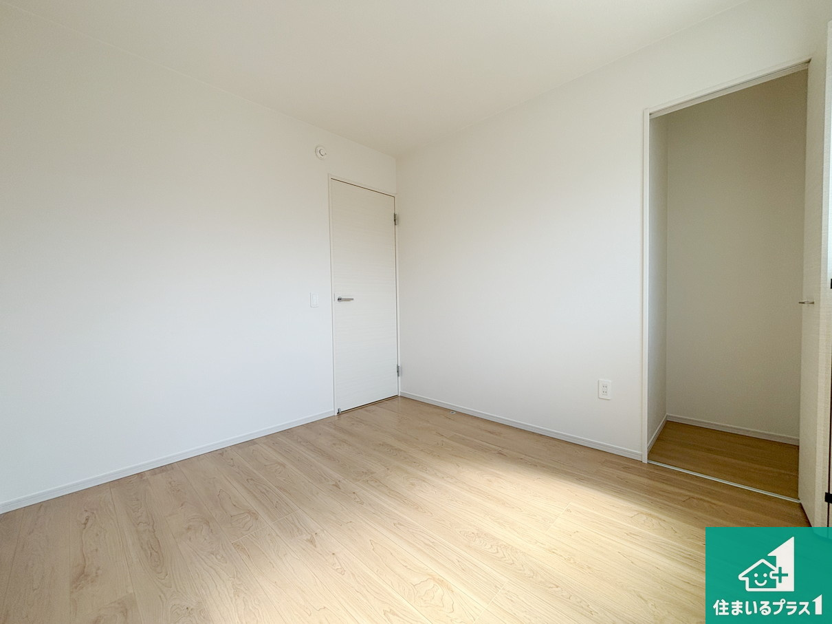 枚方市船橋本町　第1期　新築一戸建ての洋室|シンプルな洋室は、自分好みのインテリアが楽しめます♪ご家族とインテリアや家具を選びに行くのは新築購入時の醍醐味の一つです。ぜひお楽しみください♪