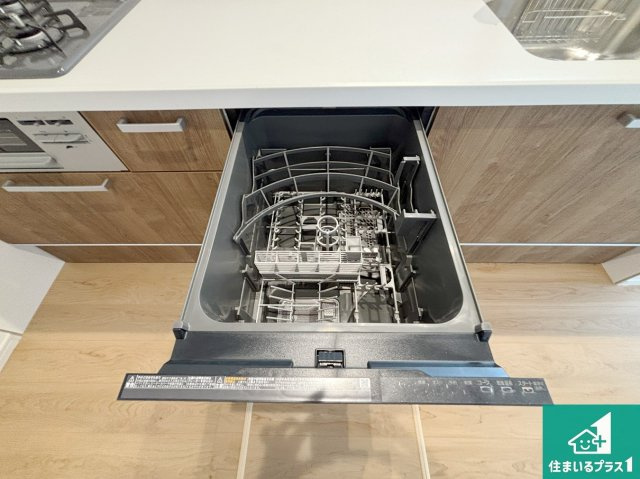 枚方市船橋本町　第1期　新築一戸建ての設備|食事後の一仕事、食器洗いをボタン一つでお任せできちゃいます！場所を取らないビルトイン式なので、お料理スペースもしっかり確保！