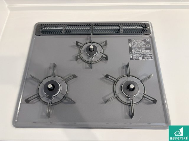 枚方市船橋本町　第1期　新築一戸建ての設備|ダブル高火力Ｓｉセンサー付きコンロ！３口あるので、まとめて料理をする時も大活躍！