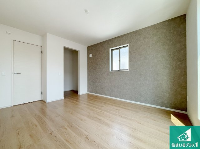 枚方市船橋本町　第1期　新築一戸建ての洋室|シンプルな洋室は、自分好みのインテリアが楽しめます♪ご家族とインテリアや家具を選びに行くのは新築購入時の醍醐味の一つです。ぜひお楽しみください♪